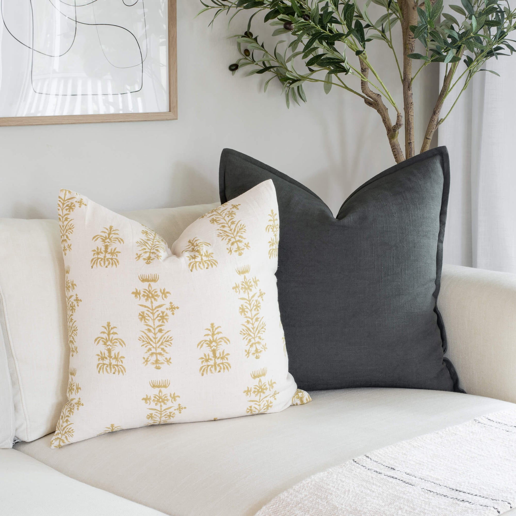 **FLAWED** Gávea Solid Color Pillow Cover | Charcoal Gray