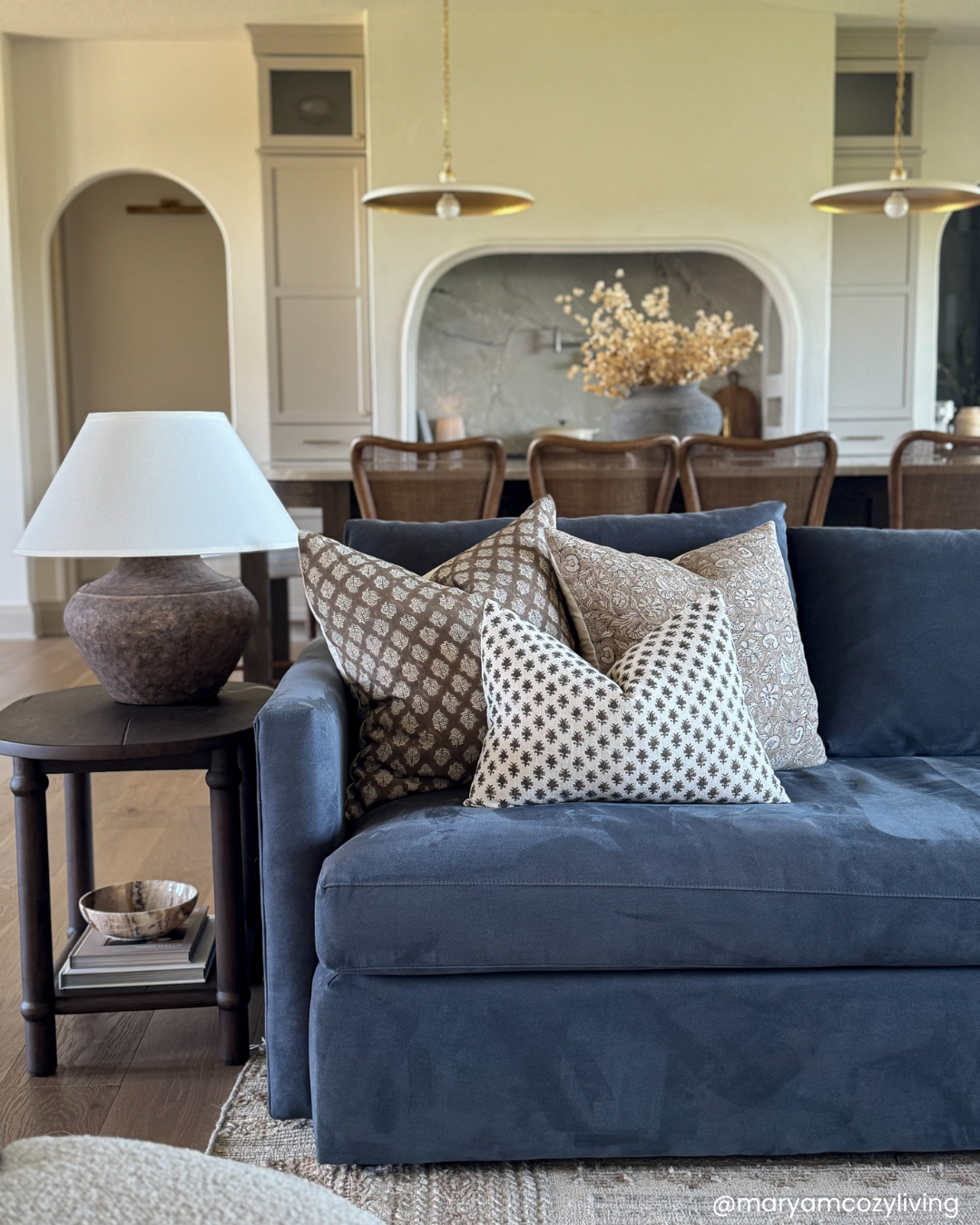 What Throw Pillows Go With a Black, Brown, Blue, or Green Sofa?