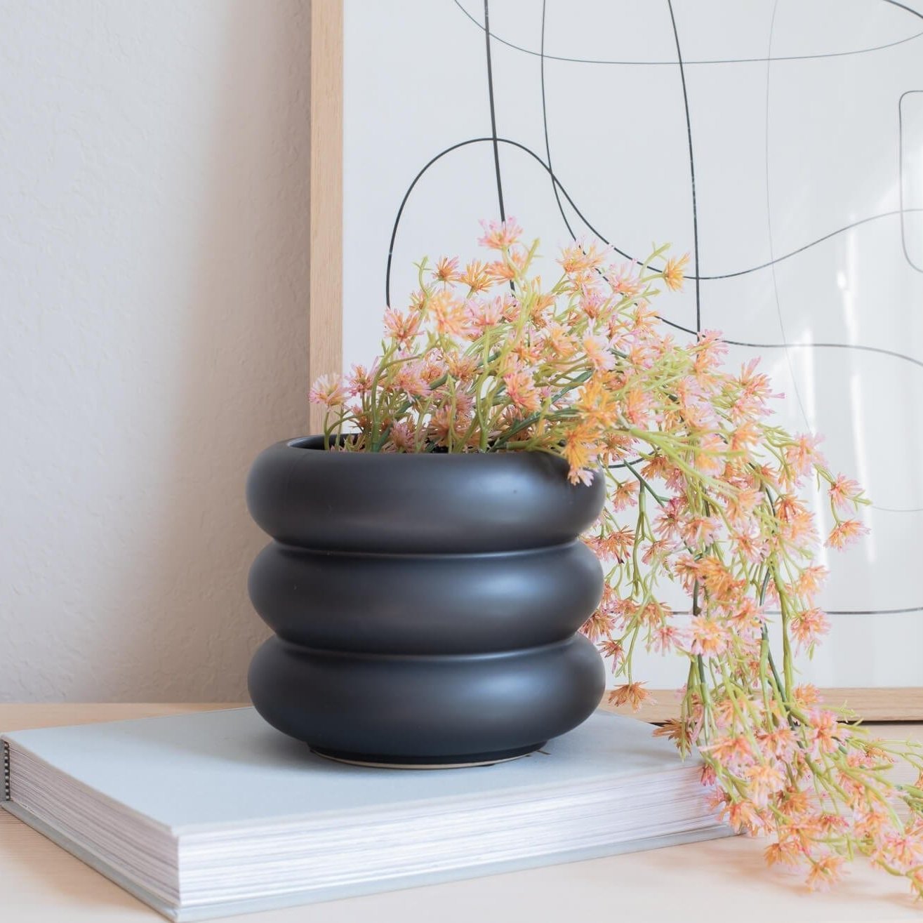 Iggy Rippled Modern Planter | Black